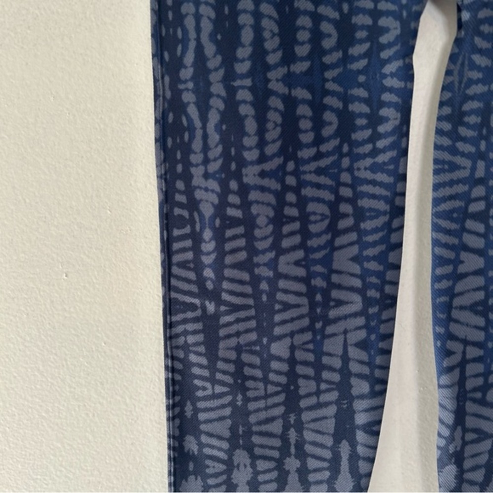 Women’s Spanx Look at‎ me Now Seamless Leggings Medium Indigo Geo EUC - Picture 5 of 11